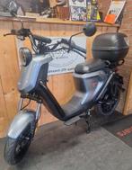 Een bijna nieuwe NIU UQI GT, elektrische scooter., Fietsen en Brommers, Elektrisch, Niet ingevuld, Zo goed als nieuw, NIU