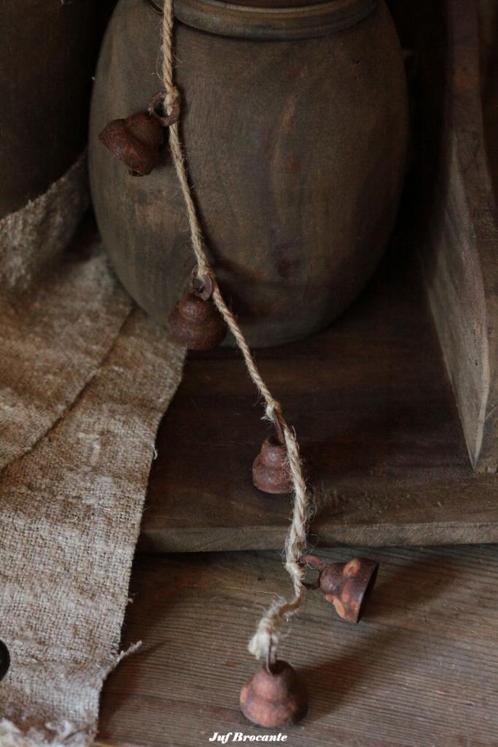 Streng met 6 roestige belletjes, Huis en Inrichting, Woonaccessoires | Overige, Nieuw, Ophalen of Verzenden