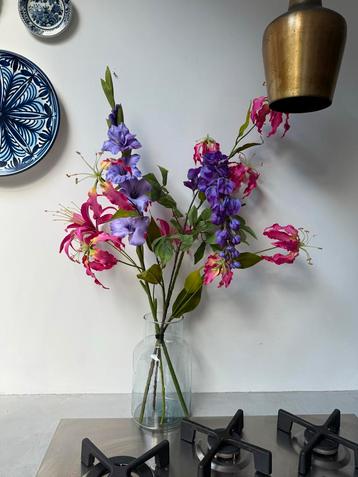 Kunstbloemen - kleurrijk en levensecht beschikbaar voor biedingen