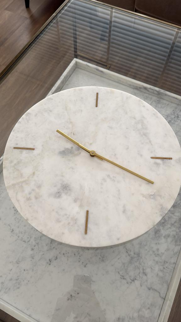 Ronde marmeren wandklok – 43 cm – goud wijzers, Huis en Inrichting, Woonaccessoires | Klokken, Zo goed als nieuw, Wandklok, Ophalen of Verzenden