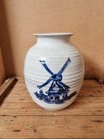 Delfts blauwe vaas met opdruk van molen, Antiek en Kunst, Ophalen of Verzenden