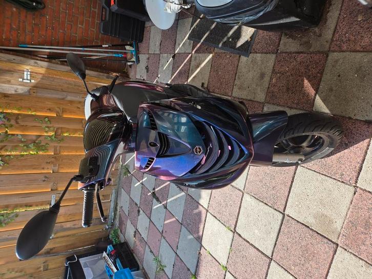 Piaggio zip 2015 4t 2v met brom kenteken, Fietsen en Brommers, Scooters | Piaggio, Zo goed als nieuw, Zip, Benzine, Ophalen