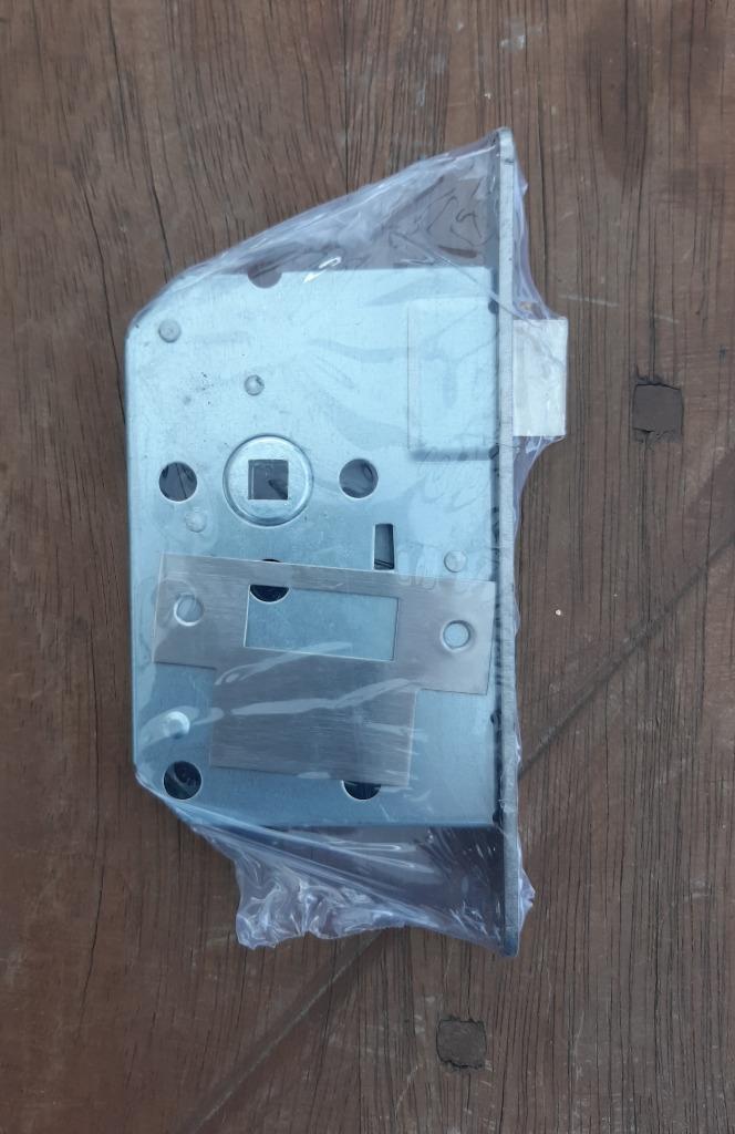 Nieuw Insteekslot Voorplaat met Sluitplaat nog in verpakking, Huis en Inrichting, Woonaccessoires | Overige, Nieuw, Ophalen