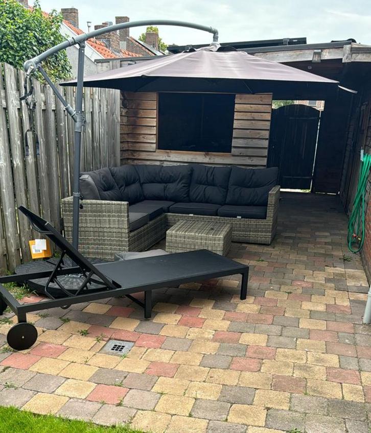 Zweef parasol + voet, Tuin en Terras, Parasols, Gebruikt, Zweefparasol, Kantelbaar, Verstelbaar, Ophalen