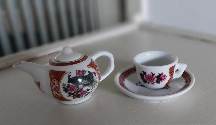 Miniatuur Theeservies Chinees, Verzamelen, Porselein, Kristal en Bestek, Porselein, Ophalen of Verzenden