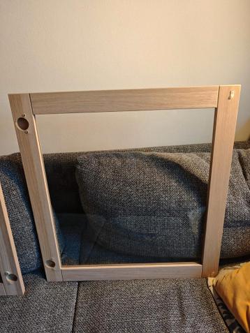 Twee bestå vitrinedeuren met houten frame - afbeelding 3