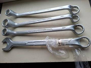 Te koop 3 sleutels  2 stuks ring en 1 st steek beschikbaar voor biedingen