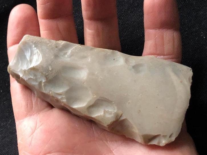 Bodemvondst STEENTIJD BIJL Neolithicum 4000 jr. PREHISTORIE, Antiek en Kunst, Curiosa en Brocante, Verzenden