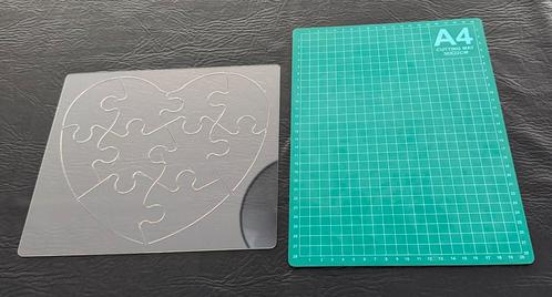 Snij sjabloon hart met Puzzelstukjes foto’s snijden + mat, Hobby en Vrije tijd, Knutselen, Gebruikt, Gereedschap of Toebehoren