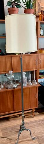 Klassieke antieke staande lamp, Ophalen