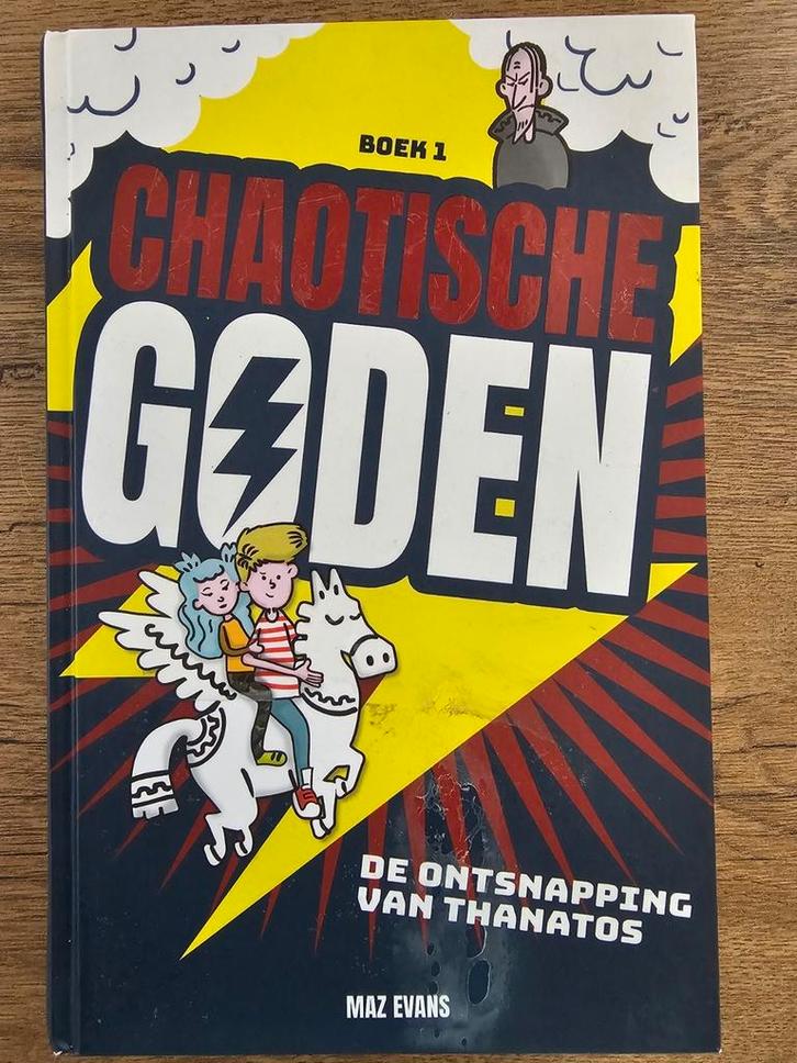 Maz Evans - De ontsnapping van Thanatos - chaotische goden, Boeken, Kinderboeken | Jeugd | onder 10 jaar, Zo goed als nieuw, Ophalen of Verzenden