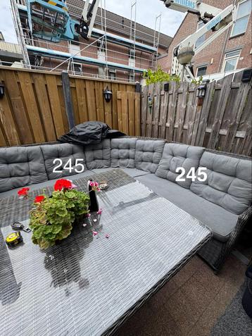 Loungeset met Hoge Tafel - Wicker beschikbaar voor biedingen