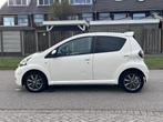 Toyota Aygo 1.0-12V Dynamic Navigator Navigatie*5DR*Airco*LM, Voorwielaandrijving, Euro 5, Gebruikt, Metallic lak