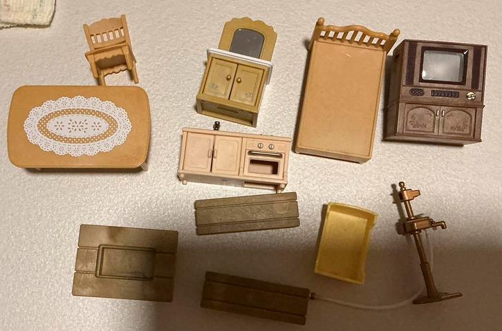 Kunsstof Poppenhuis Meubeltjes., Verzamelen, Poppenhuizen en Toebehoren, Gebruikt, Gebruiksvoorwerp, Verzenden