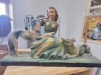 Art Deco keramiek sculptuur dame met honden M.Toscana, Antiek en Kunst, Antiek | Keramiek en Aardewerk, Ophalen of Verzenden