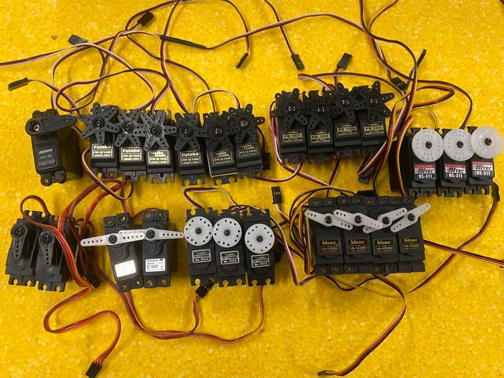 Diverse sevo’s, futaba, hitec,, Hobby en Vrije tijd, Modelbouw | Radiografisch | Vliegtuigen, Zo goed als nieuw, Overige typen