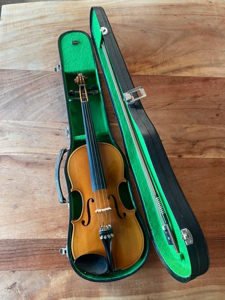 Lichte viool incl. koffer en strijkstok, Muziek en Instrumenten, Strijkinstrumenten | Violen en Altviolen, Zo goed als nieuw, Viool