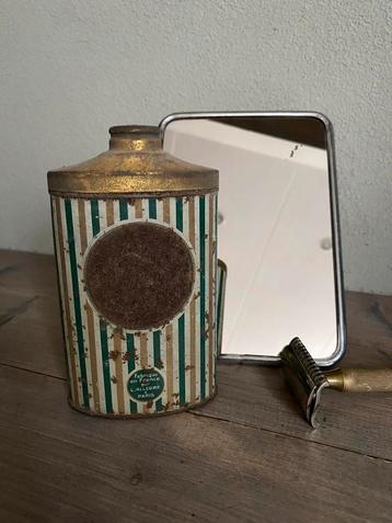 brocante roestig blikje talkpoeder P. Allegre Parijs beschikbaar voor biedingen