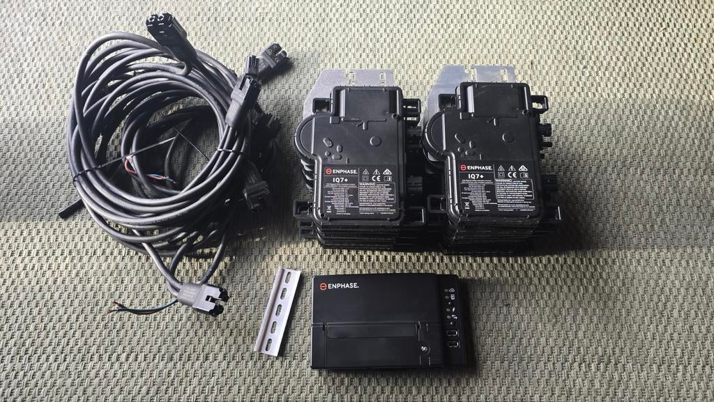 12x Enphase IQ7+ (uit '23 en '24), q-cable en gateway, Doe-het-zelf en Verbouw, Elektra en Kabels, Zo goed als nieuw, Overige typen