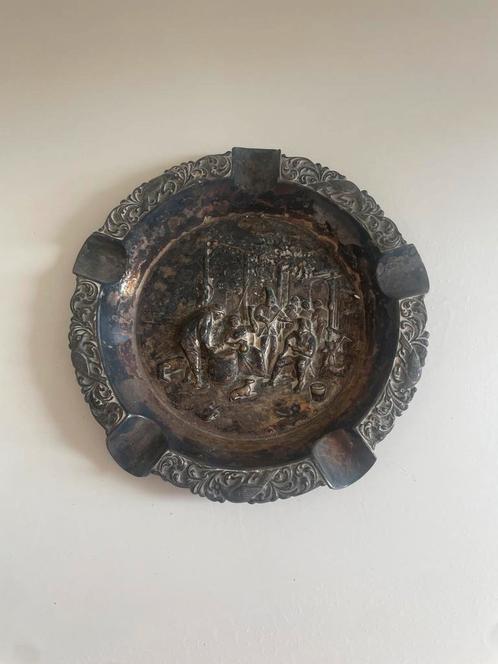 Antieke Zilverkleurige Schaal met Reliëf Decoratie Asbak Vin, Antiek en Kunst, Antiek | Schalen, Ophalen