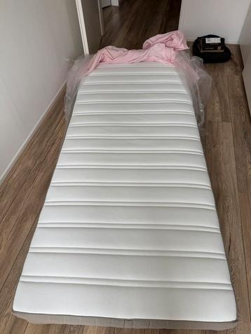 Eenpersoonsmatras – als nieuw! (90x200 cm) beschikbaar voor biedingen