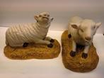 Twee kerststal schaapjes, Antiek en Kunst, Antiek | Religie, Ophalen of Verzenden