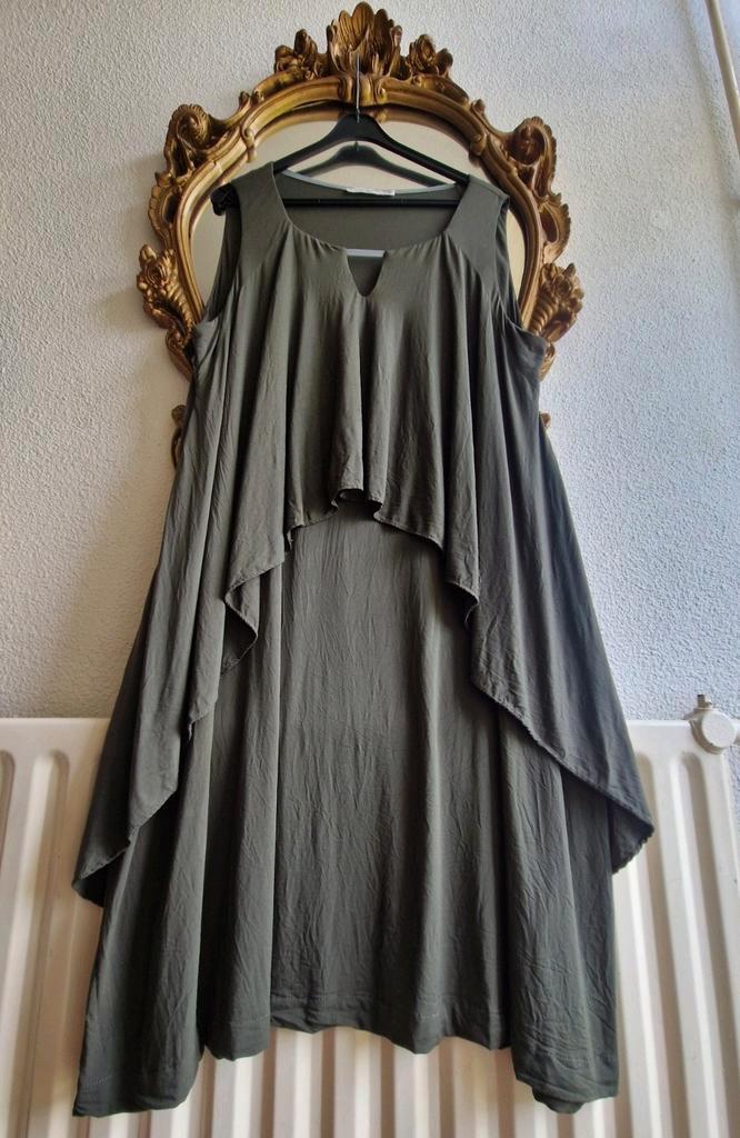 Als nieuw Mat. Fashion kaki viscose lagen a lijn jurk tuniek, Kleding | Dames, Grote Maten, Zo goed als nieuw, Jurk, Groen, Ophalen of Verzenden