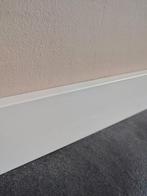 Grenen plinten 2400 x 70 x 15 mm afgelakt met kabelgoot, Doe-het-zelf en Verbouw, Plinten en Afwerking, Ophalen, Overige materialen