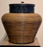 Sfeervolle vaas van riet. Metalen kraag., Ophalen of Verzenden