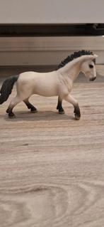 schleich camargue hengst, Ophalen of Verzenden, Zo goed als nieuw, Paard, Beeldje of Figuurtje