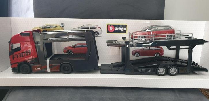 Volvo FH16 Globetrotter 750XXL Multicar Carrier Bburago 1:43, Hobby en Vrije tijd, Modelauto's | 1:43, Nieuw, Auto, Overige merken