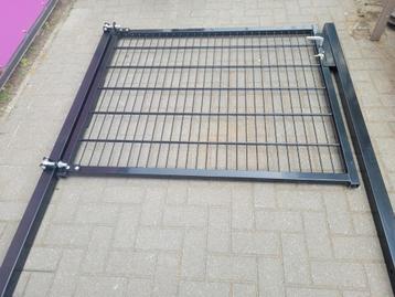 Dsm poort 1430x1250 mm ral 9005 beschikbaar voor biedingen
