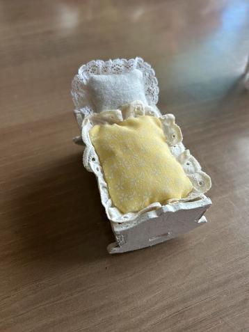 Pph baby wiegje beschikbaar voor biedingen