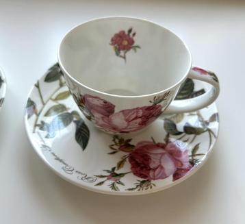 Thee kopjes, porselein, authentiek decoratie, bloemen, rozen beschikbaar voor biedingen