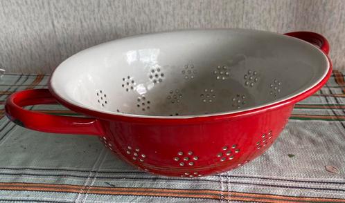 Vintage 80 jaar oud emaille rood vergiet en 4 schaaltjes, Antiek en Kunst, Antiek | Emaille, Ophalen of Verzenden