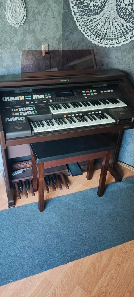 Techniks en Hammond orgel., Muziek en Instrumenten, Orgels, Zo goed als nieuw, Orgel, 2 klavieren, Ophalen