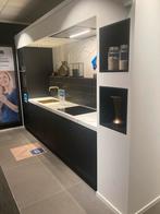 Zwarte showroom keuken met gouden accenten, Ophalen, Zo goed als nieuw, Zwart, Overige typen