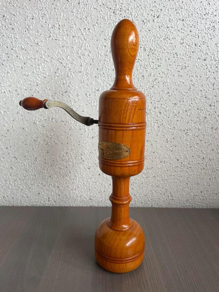 Antieke vintage handmatig massageapparaat van hout, Verzamelen, Overige Verzamelen, Zo goed als nieuw, Ophalen of Verzenden
