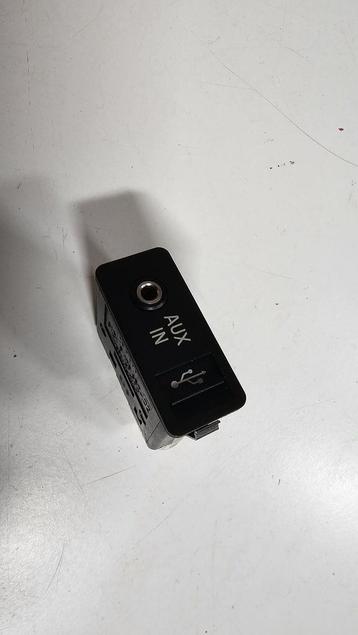 Aux Usb aansluiting BMW 7 / X5 / X6 serie F01 F02 F03 E70 E7 beschikbaar voor biedingen