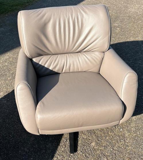 Mooie beige/grijze draaifauteuil totaal 75 cm breed., Huis en Inrichting, Fauteuils, Gebruikt, 50 tot 75 cm, 75 tot 100 cm, Ophalen