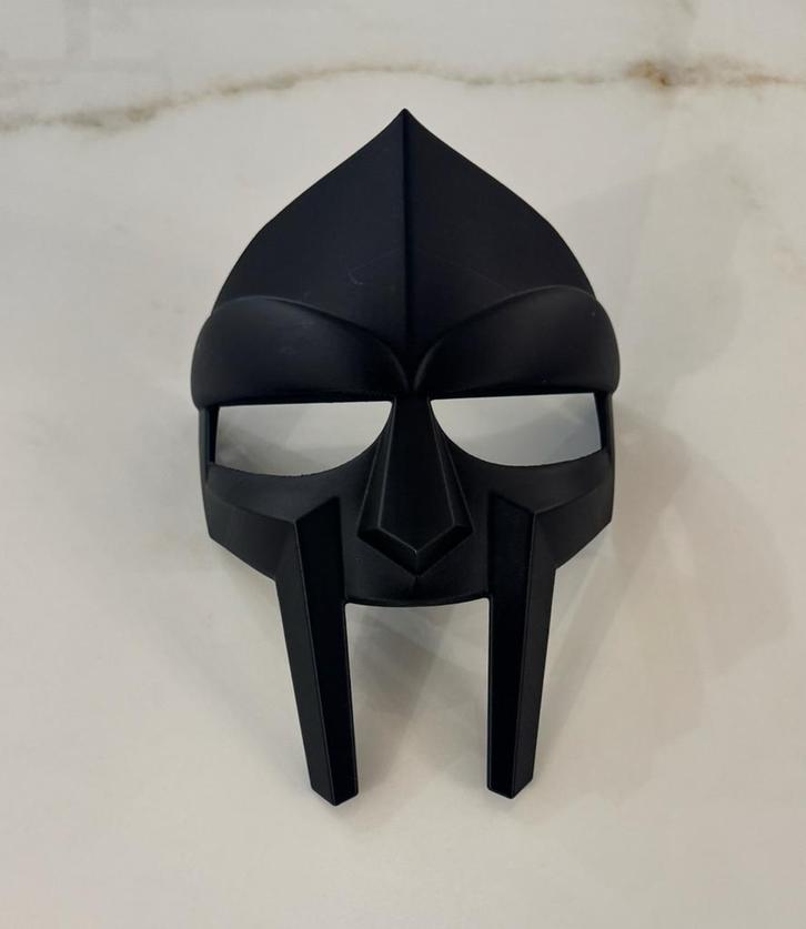 MF DOOM Mask – High Quality Replica for Collectors, Verzamelen, Muziek, Artiesten en Beroemdheden, Nieuw, Pop, Beeldje of Miniatuur