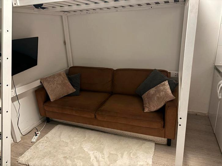 Cognac kleurige bank, Huis en Inrichting, Banken | Sofa's en Chaises Longues, Zo goed als nieuw, Tweepersoons, 75 tot 100 cm, Overige materialen