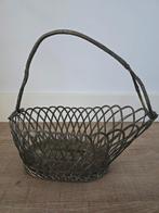 antieke zilverkleurige stalen draadmand flessenmand

€15, Antiek en Kunst, Ophalen of Verzenden