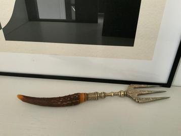 Antieke grote vintage verzilverde vleesvork beschikbaar voor biedingen