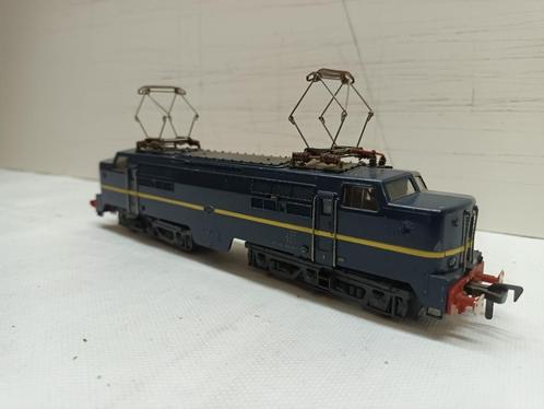 FLEISCHMANN EEN BLAUWE 1200  IS VAN METAAL  RIJDT PRIMA, Hobby en Vrije tijd, Modeltreinen | H0, Gebruikt, Locomotief, Gelijkstroom