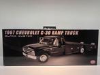 1967 Chevrolet C-30 Ramp Truck - 1:18 ACME, Auto, Ophalen of Verzenden, Zo goed als nieuw, Acme
