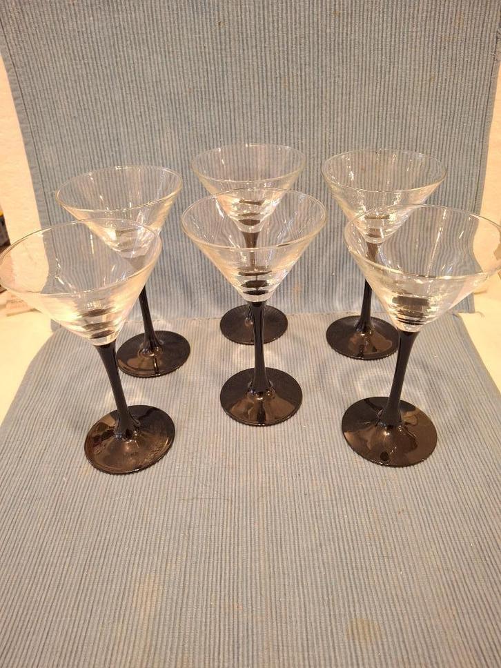 Luminarc France - 4 mooie cocktailglazen met zwarte voet, Antiek en Kunst, Antiek | Glas en Kristal, Ophalen of Verzenden