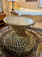 Vintage bamboe / rotan / ratan Bijzettafel met Glas, Minder dan 55 cm, Gebruikt, Rond, Glas