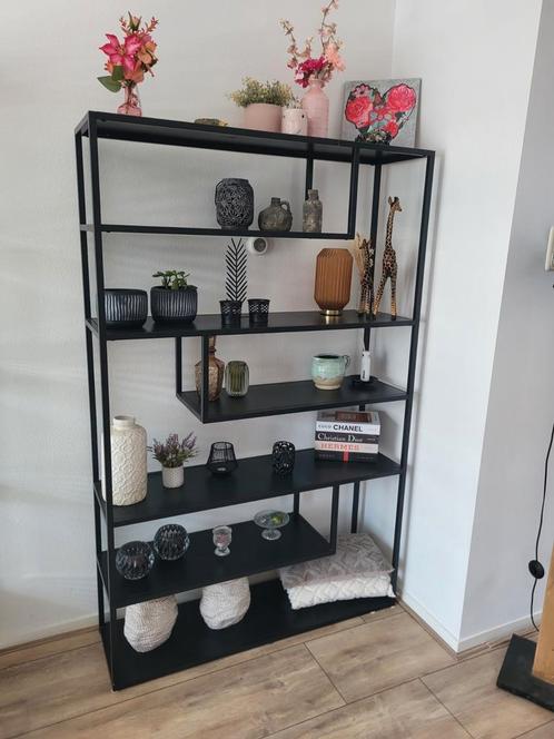 Zwarte metalen vakkenkast, Huis en Inrichting, Kasten | Wandmeubels, Zo goed als nieuw, 150 tot 200 cm, Minder dan 150 cm, 25 tot 50 cm