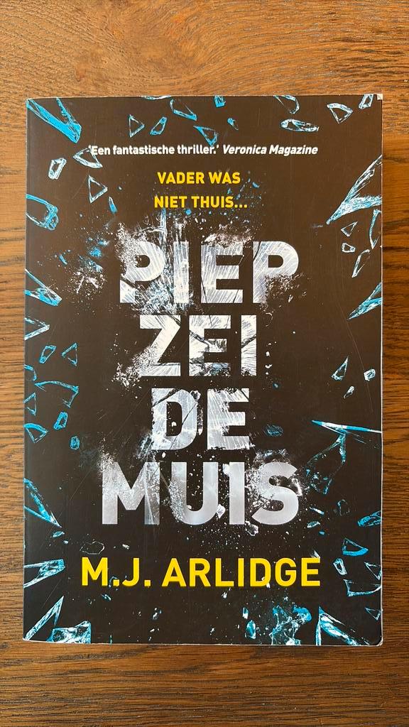 M.J. Arlidge - Piep zei de muis, Boeken, Thrillers, Zo goed als nieuw, Ophalen of Verzenden